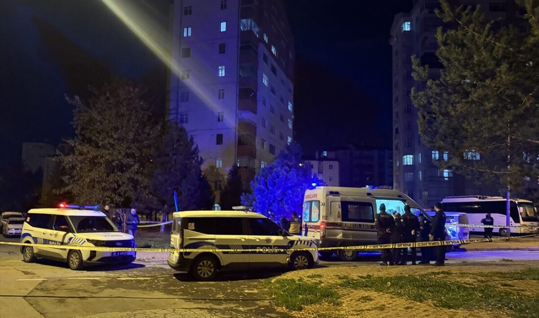 KAYSERİ (AA) – Kayseri'de kocası tarafından bıçaklanan kadın hayatını kaybetti.
