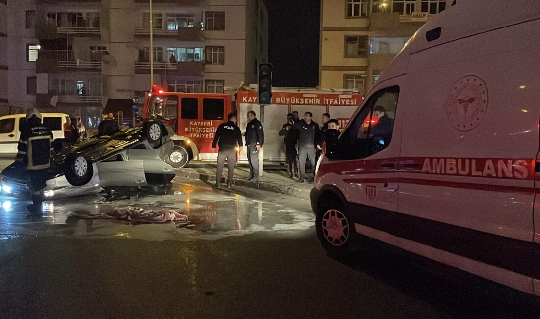 KAYSERİ (AA) – Kayseri'de polisin "dur" ihtarına uymayan 2 kişi,