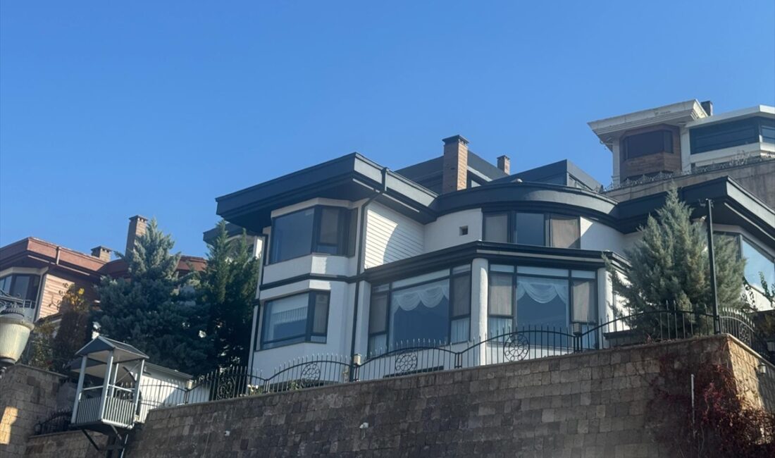 KAYSERİ (AA) – Kayseri'de tartıştığı oğlunun bıçakla yaraladığı baba hayatını