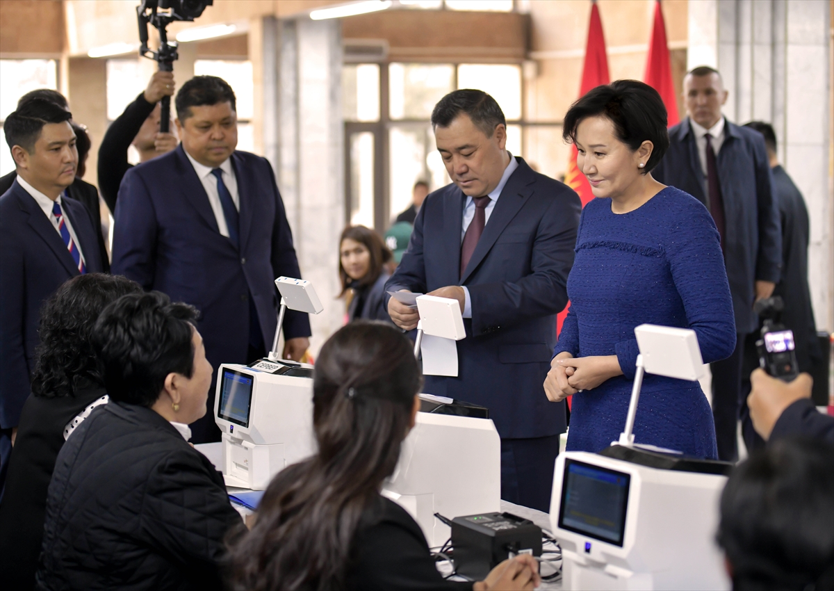 BİŞKEK (AA) – Kırgızistan'da milletvekili seçimleri sürerken Cumhurbaşkanı Sadır Caparov,