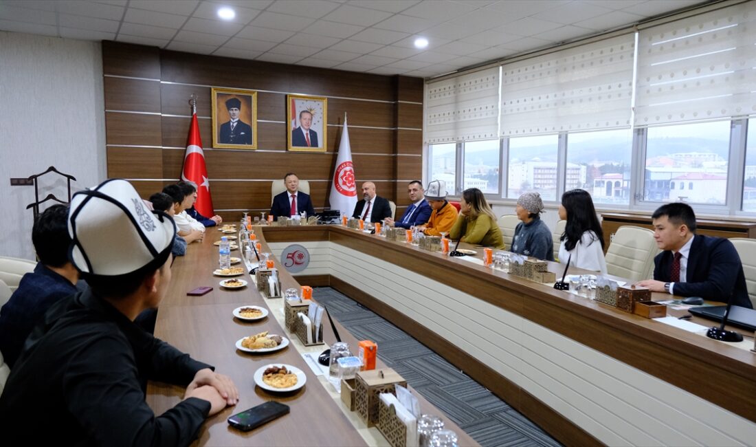 SİVAS (AA) – Kırgızistan'ın Ankara Büyükelçisi Ruslan Kazakbaev, Sivas Cumhuriyet