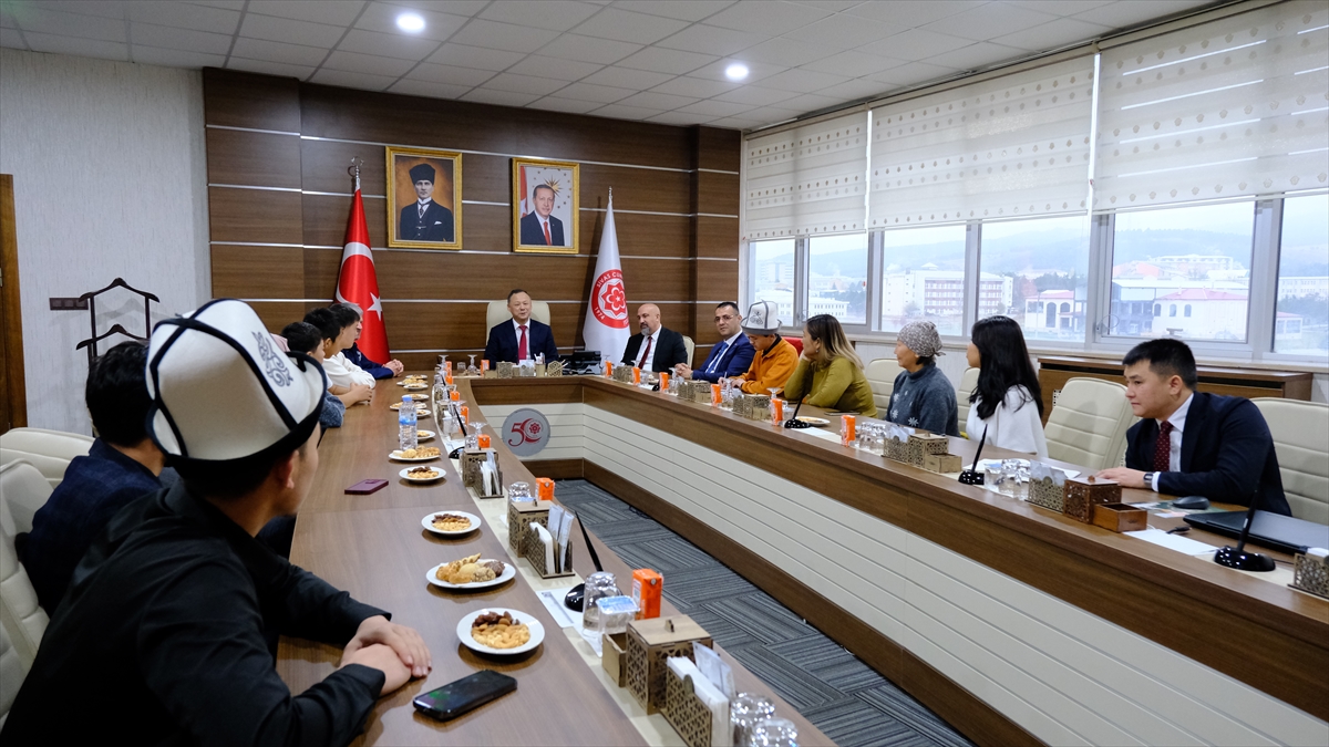 SİVAS (AA) – Kırgızistan'ın Ankara Büyükelçisi Ruslan Kazakbaev, Sivas Cumhuriyet