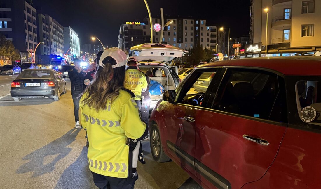 KIRIKKALE (AA) – Kırıkkale'nin Yahşihan ilçesinde asayiş ve trafik denetimi