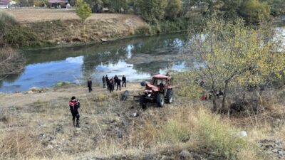 KIRIKKALE (AA) – Kırıkkale'nin Yahşihan ilçesinde uçuruma devrilen traktörün sürücüsü