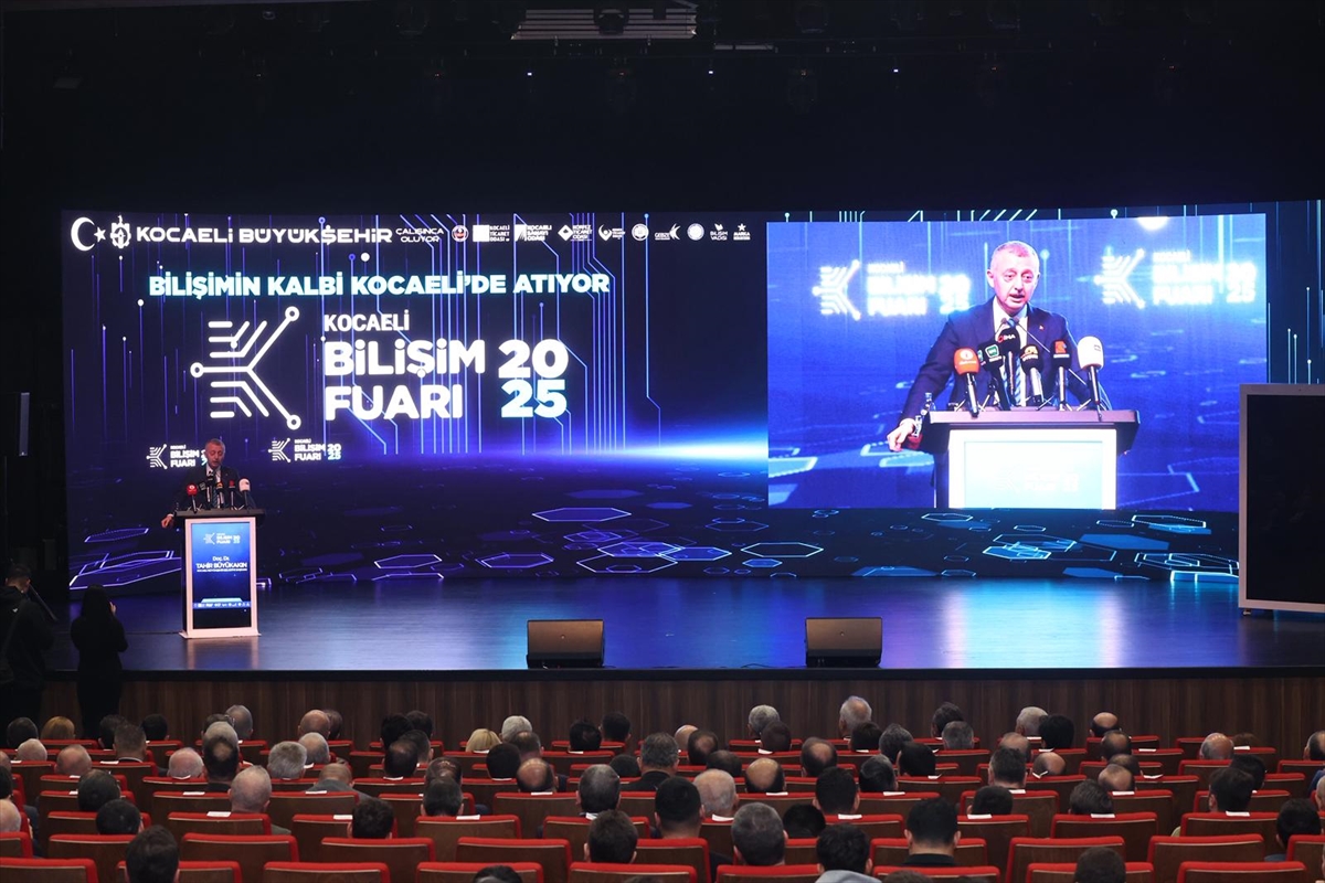 - Fuarda, 23 Kasım'a kadar 45 oturumda 124 konuşmacı yer