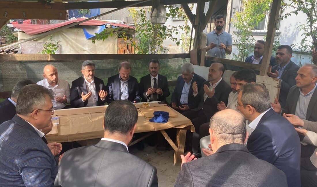 KOCAELİ (AA) – Kocaeli Valisi İlhami Aktaş, Dilovası ilçesinde kozmetik