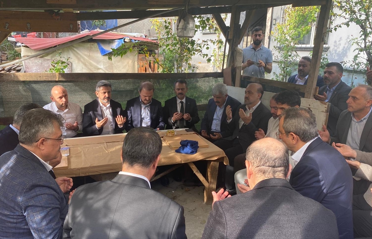 KOCAELİ (AA) – Kocaeli Valisi İlhami Aktaş, Dilovası ilçesinde kozmetik