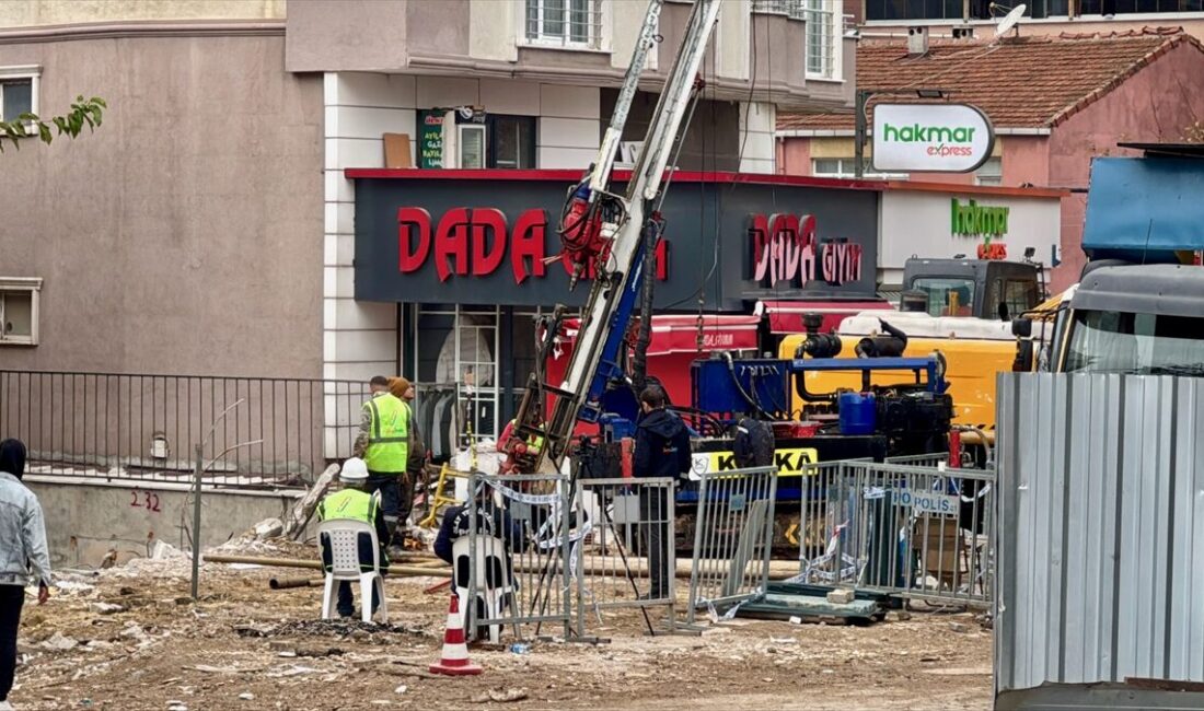 KOCAELİ (AA) – Kocaeli'de 7 katlı apartmanın çöktüğü bölgede enkaz