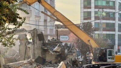 KOCAELİ (AA) – Kocaeli'nin Gebze ilçesinde çöken 7 katlı binanın