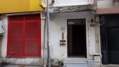 KOCAELİ (AA) – Kocaeli'nin Darıca ilçesinde 5 katlı bina, kolonlarında