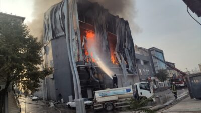 KOCAELİ (AA) – Kocaeli’nin Dilovası ilçesinde parfüm deposunda çıkan yangına