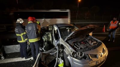 KOCAELİ (AA) – Anadolu Otoyolu'nun Kocaeli Gebze kesiminde üç aracın