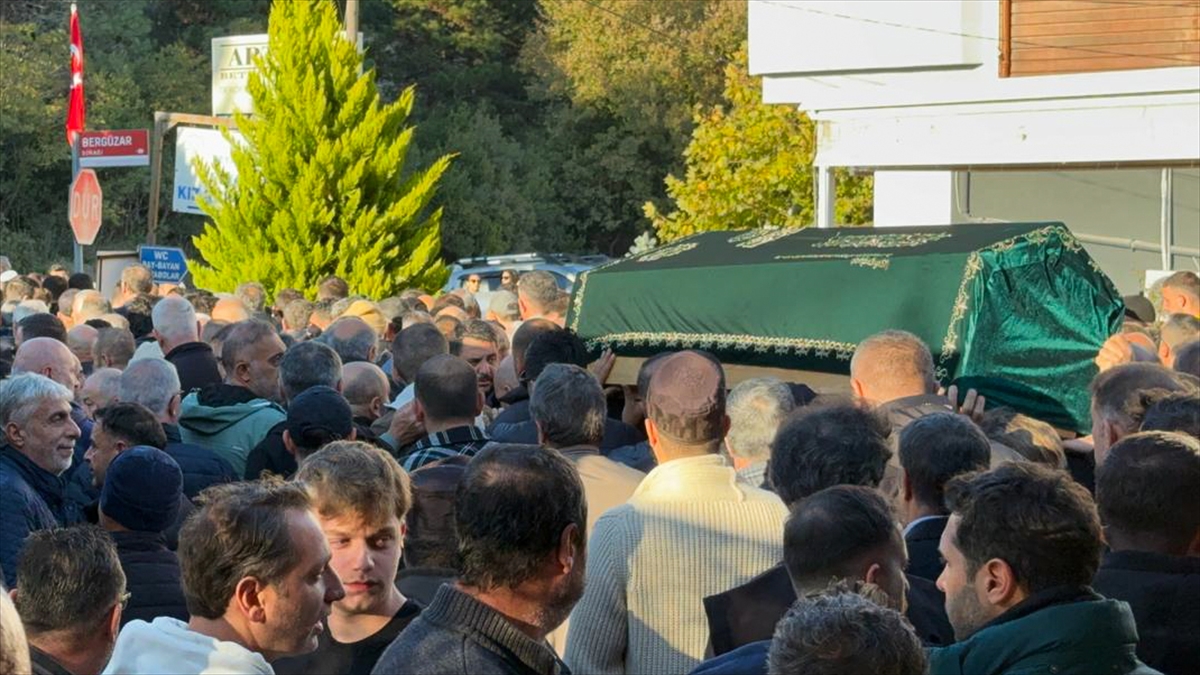 İSTANBUL (AA) – Kocaeli'nin Dilovası ilçesinde kozmetik fabrikasında çıkan yangında