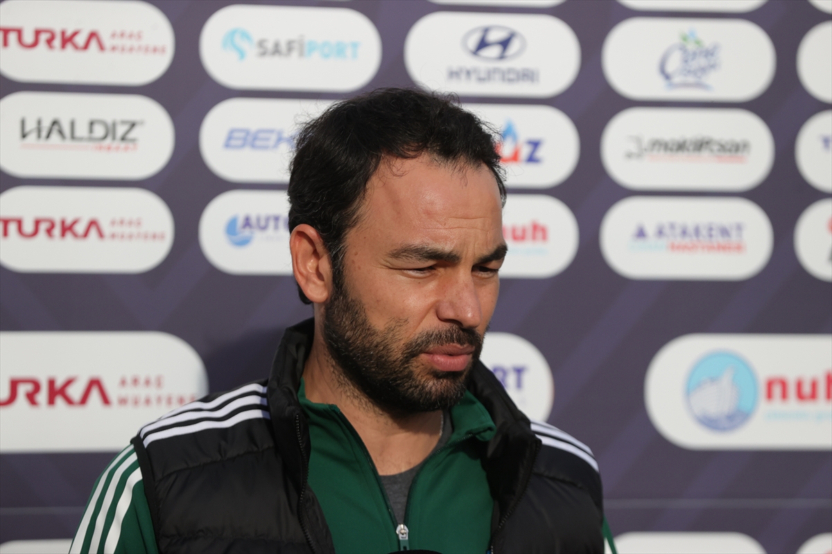 - Teknik direktör Selçuk İnan:
"Sahada daha çok çalışmak, daha çok