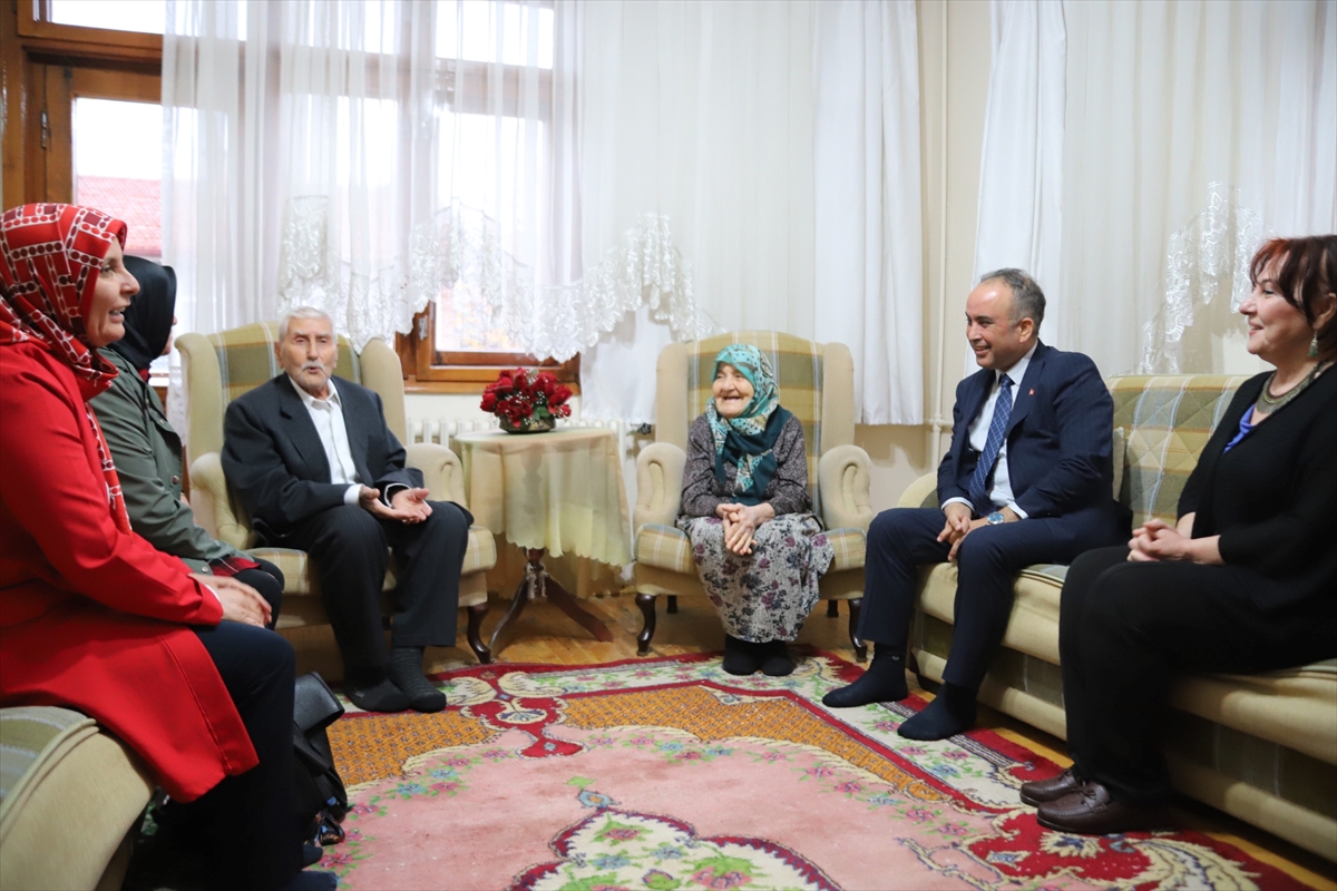 KONYA (AA) – ​Konya Yetiştirme Yurdu'nda kalan çocuklara gösterdiği "baba