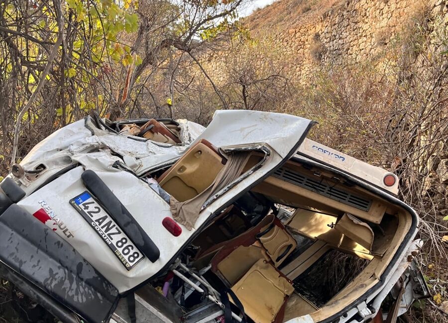 KONYA (AA) – Konya'nın Hadim ilçesinde öğrenci servisinin devrilmesi sonucu