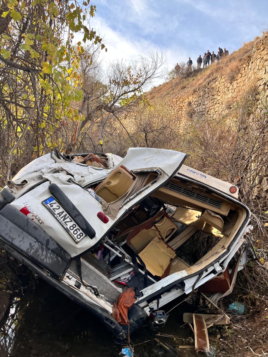 KONYA (AA) – Konya'nın Hadim ilçesinde öğrenci servisinin devrilmesi sonucu