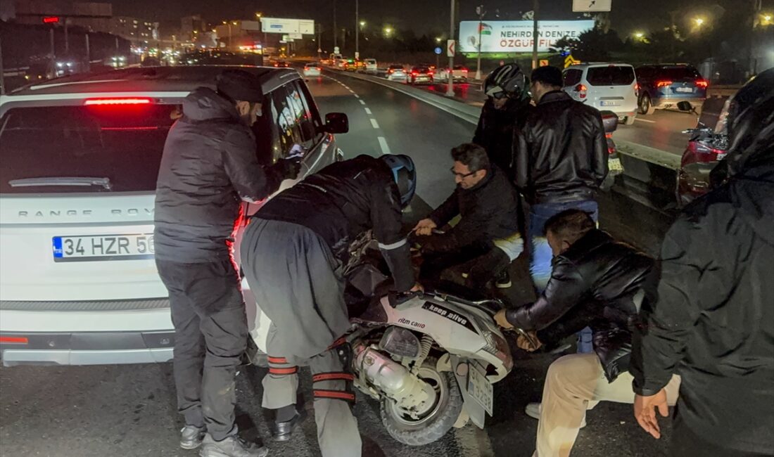 İSTANBUL (AA) – Küçükçekmece'de otomobile çarpan motosikletin sürücüsü yaralanırken, kazanın