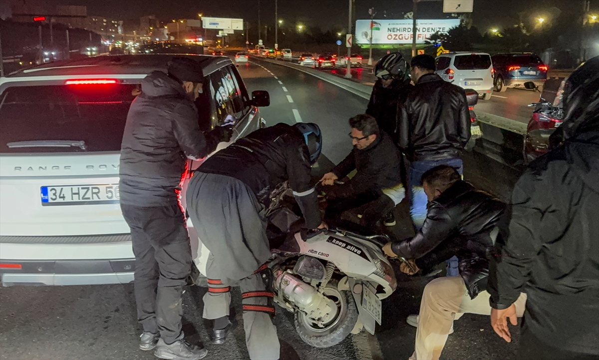 İSTANBUL (AA) – Küçükçekmece'de otomobile çarpan motosikletin sürücüsü yaralanırken, kazanın