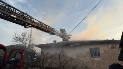 KÜTAHYA (AA) – Kütahya'nın Hisarcık ilçesinde, bir köyde çıkan yangında
