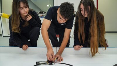 - Baykar Fen Lisesi öğrencileri, Amerikan Matematik Olimpiyatları'nda 7 altın,