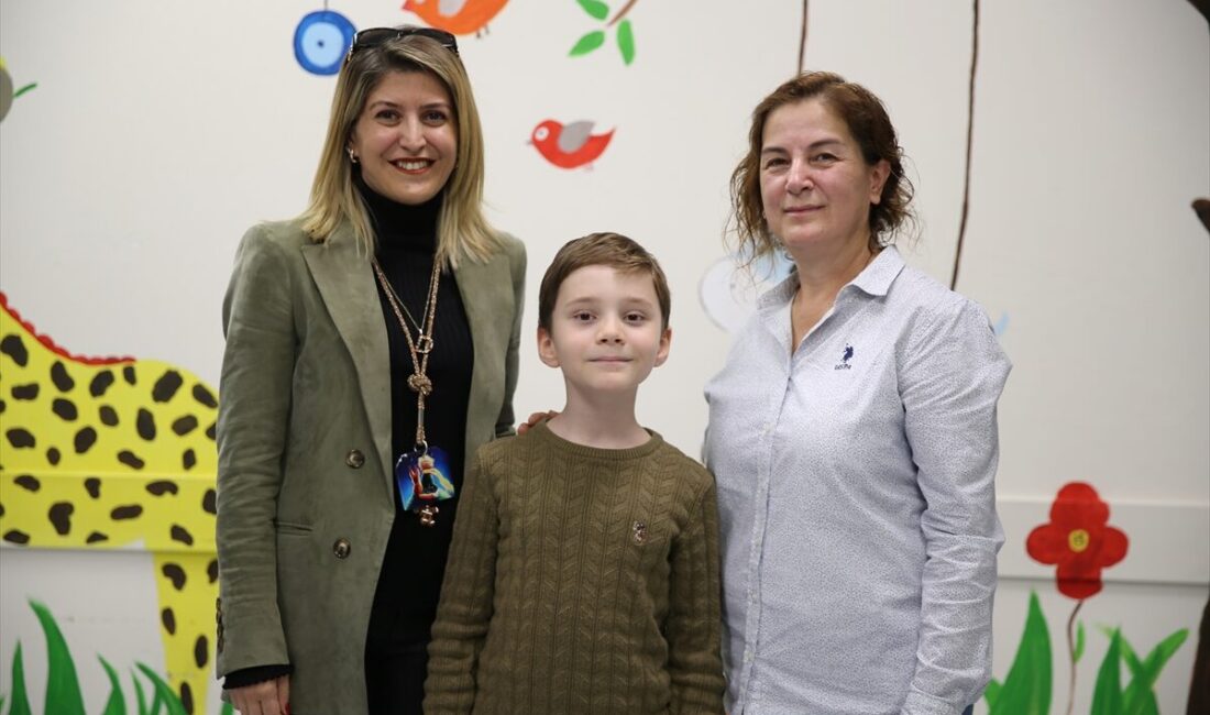 - Denizli'de bir yıl önce yakalandığı lösemiden hastanede gördüğü yoğun