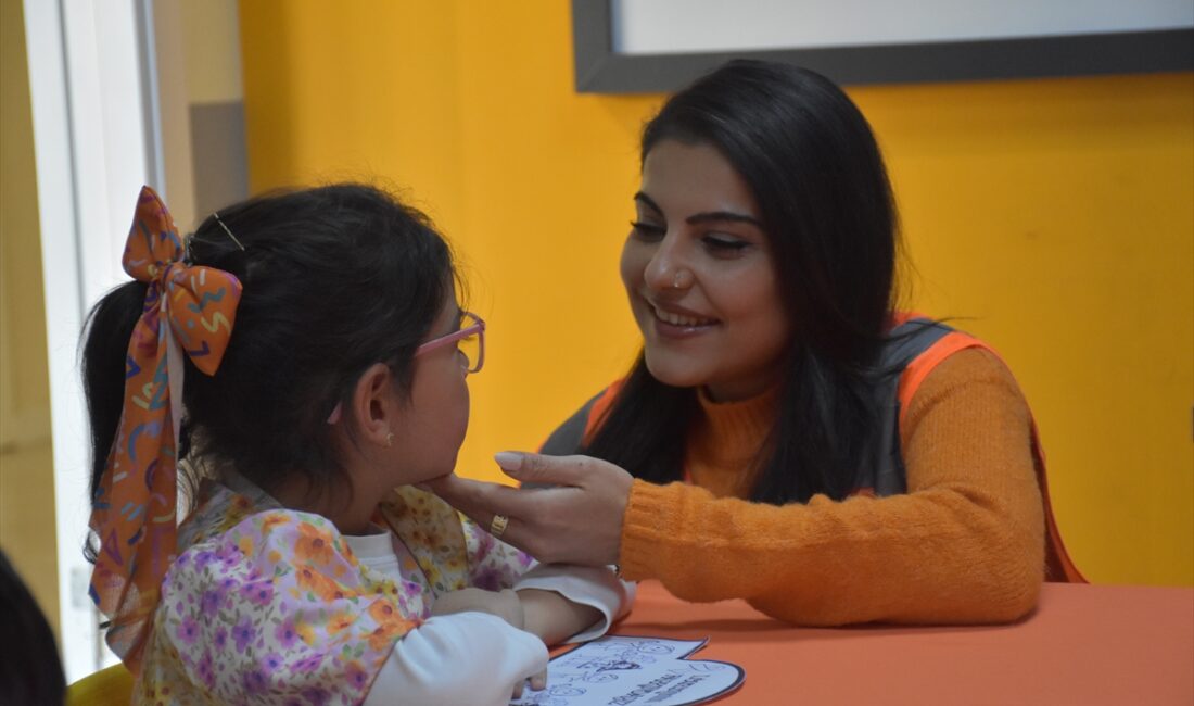 - Karaman'da lösemiyi dört yıl süren tedavinin ardından yenen 25