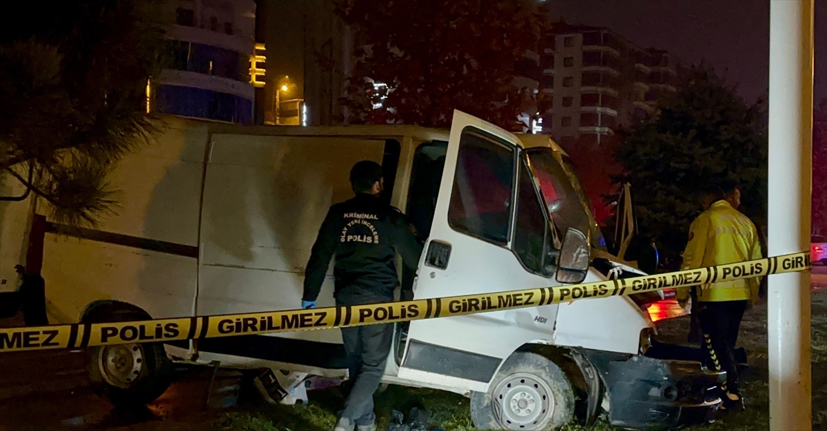 MALATYA (AA) – Malatya'nın merkez Battalgazi ilçesinde trambüs direğine çarpan