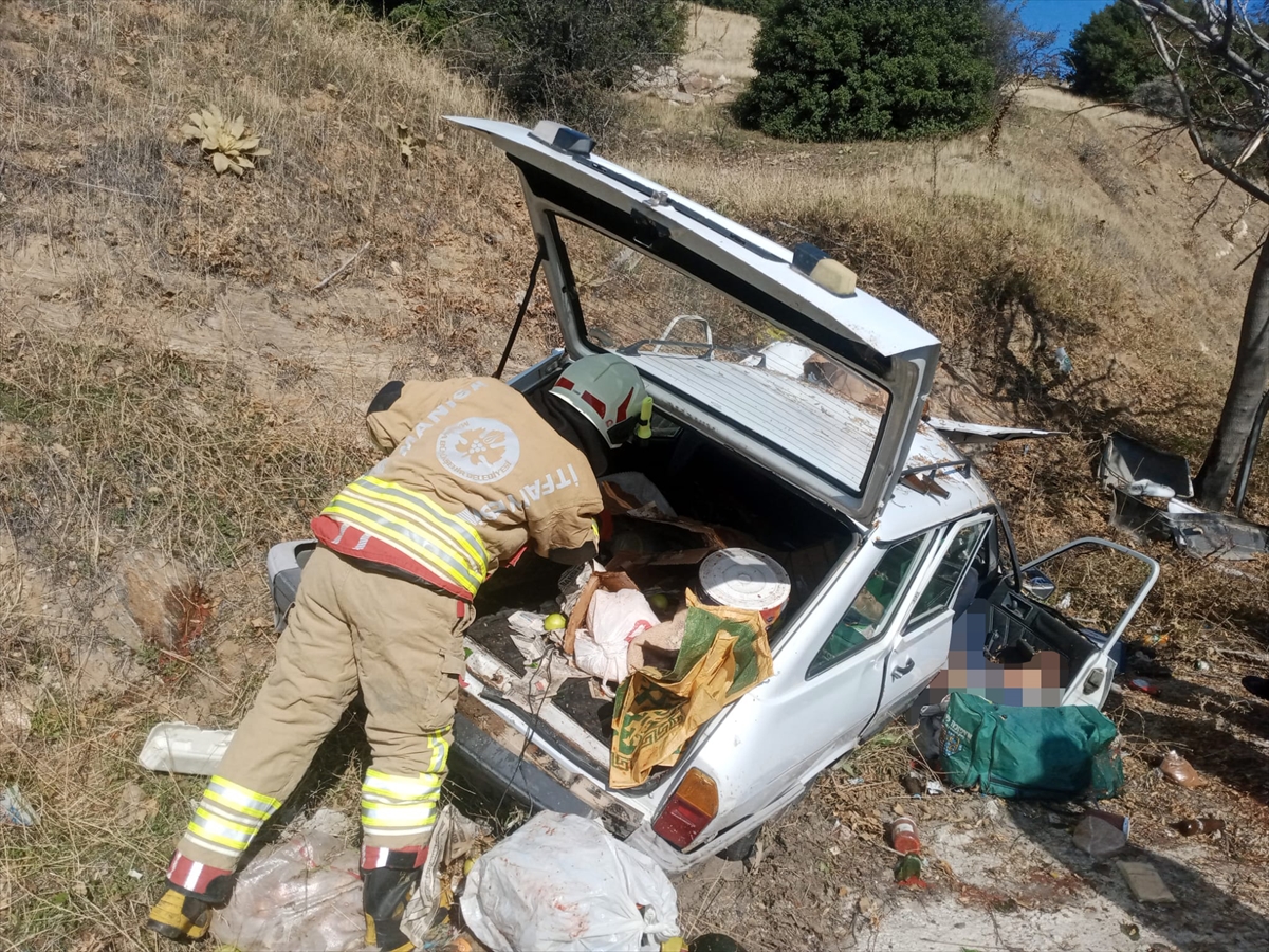 MANİSA (AA) – Manisa'nın Kula ilçesinde otomobilin devrilmesi sonucu karı