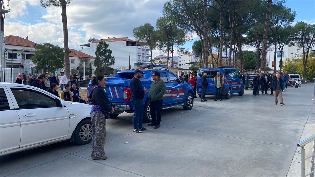 MANİSA (AA) – Manisa'nın Sarıgöl ilçesinde traktörün çarptığı çocuk hayatını