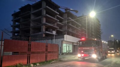 MANİSA (AA) – Manisa'nın Turgutlu ilçesindeki bir inşaatta üzerine çelik