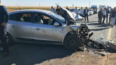 MARDİN (AA) – Mardin'in Kızıltepe ilçesinde, iki otomobilin çarpıştığı kazada,