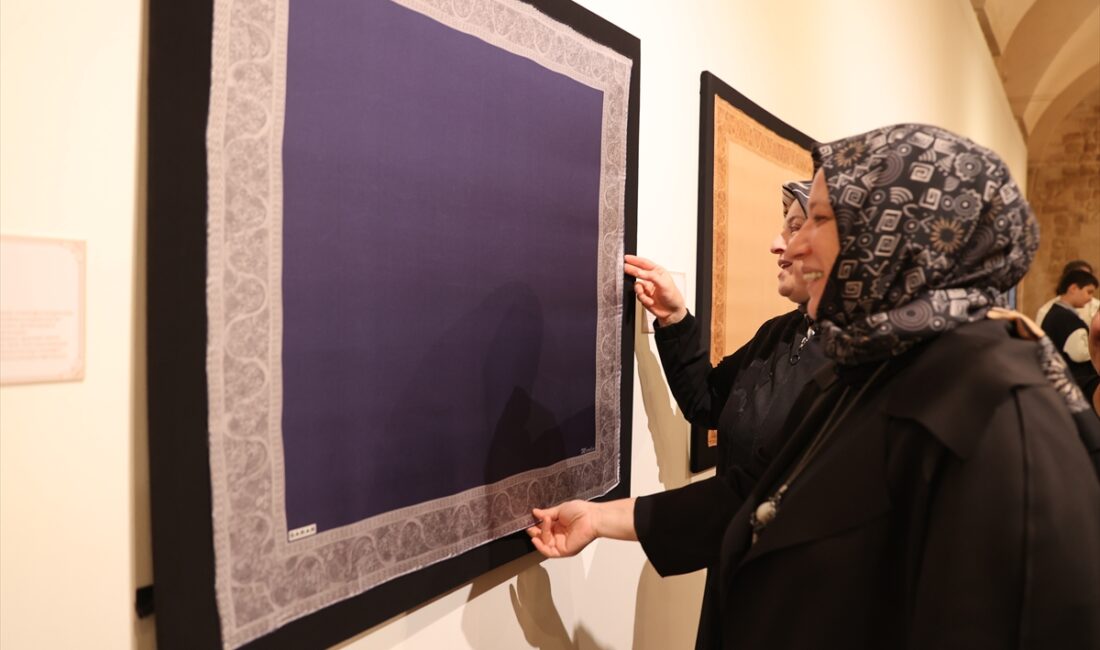 MARDİN (AA) – Mardin’de yaşayan medeniyetlere ait geleneksel motiflerin işlendiği