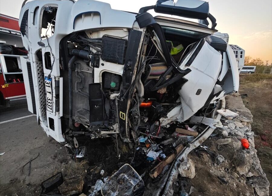 MARDİN (AA) – Mardin'in Kızıltepe ilçesinde meydana gelen trafik kazalarında