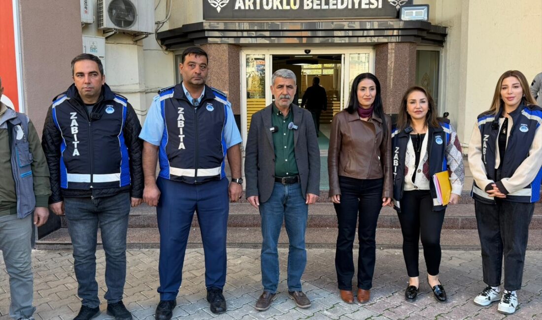 MARDİN (AA) – Mardin'in merkez Artuklu ilçesinde yere çöp atanların