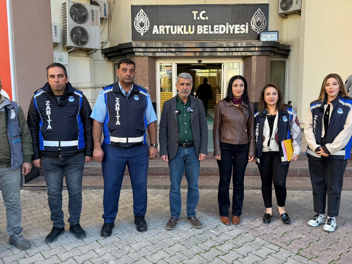 MARDİN (AA) – Mardin'in merkez Artuklu ilçesinde yere çöp atanların