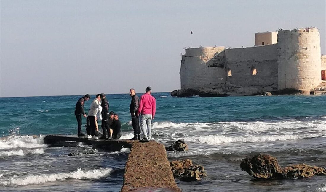 MERSİN (AA) – Mersin'in Erdemli ilçesinde denize giren genç boğuldu.