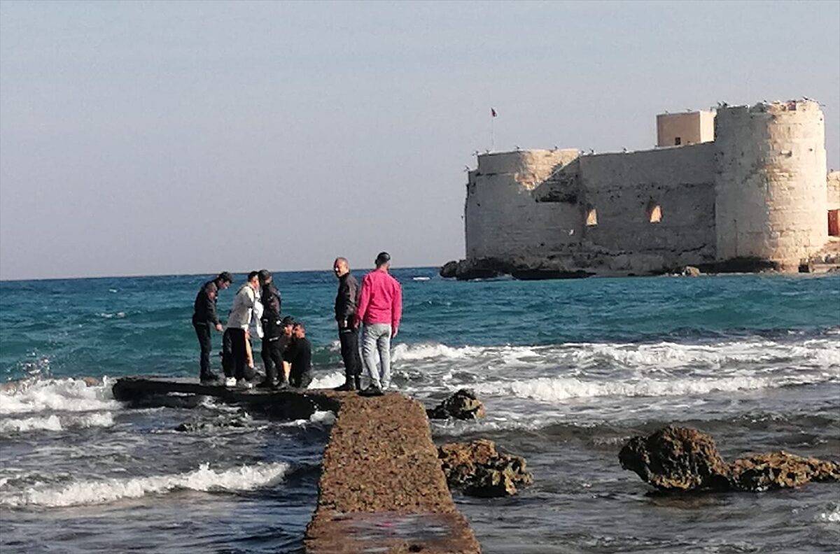 MERSİN (AA) – Mersin'in Erdemli ilçesinde denize giren genç boğuldu.