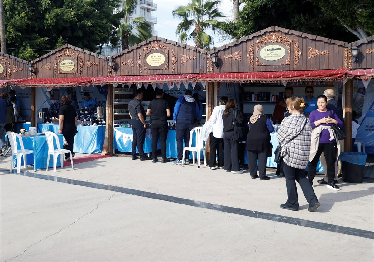 MERSİN (AA) – Mersin'de organize edilen İşyurtları Ürün ve El