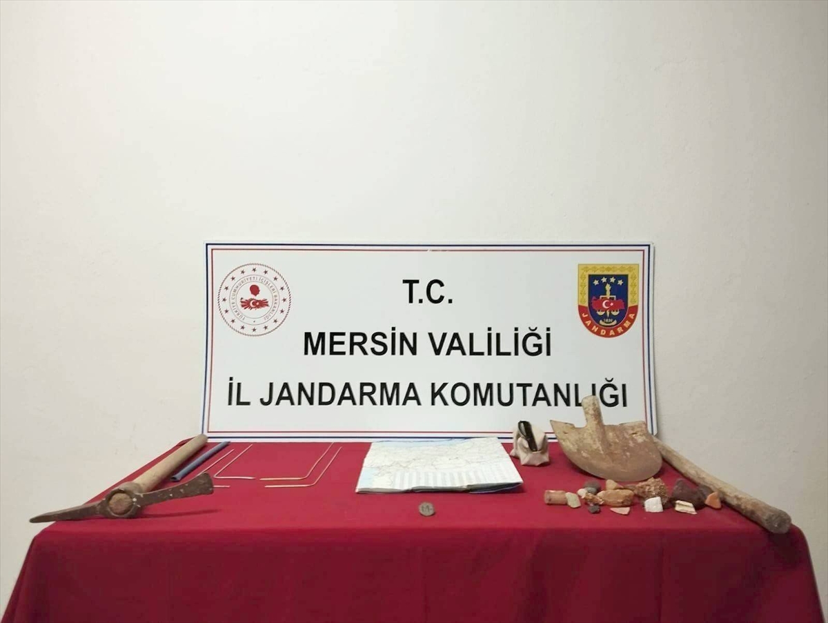 MERSİN (AA) – Mersin'de kaçak kazı yapan 4 şüpheli suçüstü