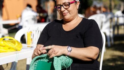 MERSİN (AA) – Mersin'de 28 yıl önce başlatılan "İyilik Örüyorum"