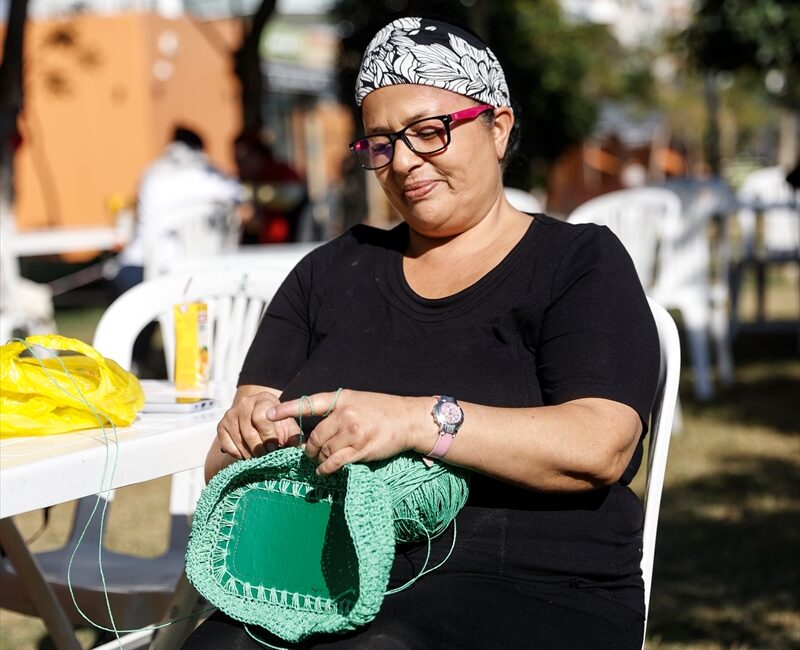 MERSİN (AA) – Mersin'de 28 yıl önce başlatılan "İyilik Örüyorum"