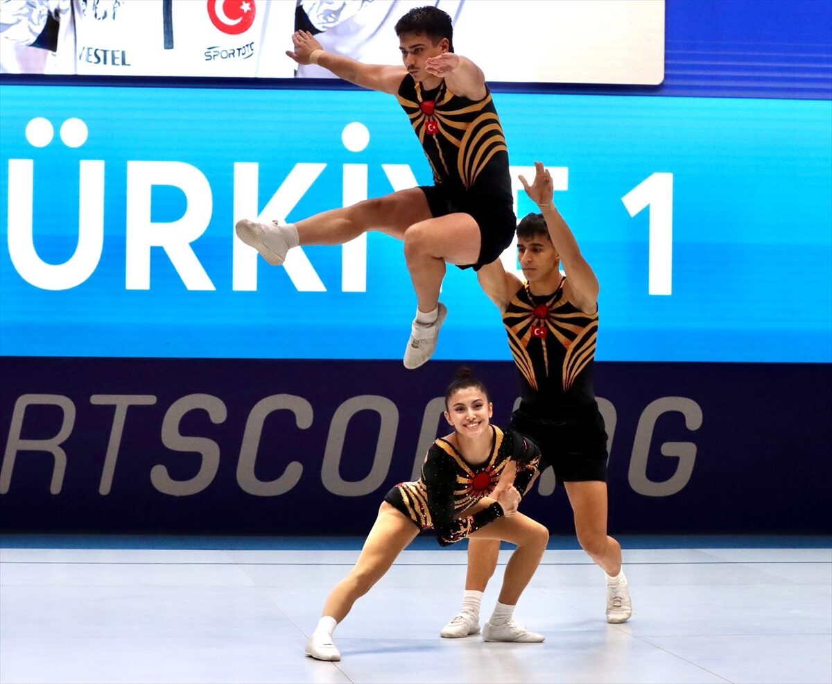 - Çiftlerde Ayşe Begüm Onbaşı ile Can Derviş, trio kategorisinde