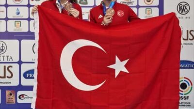 - Damla ile Mert, Türkiye'ye dünya şampiyonası tarihinde karışık takım