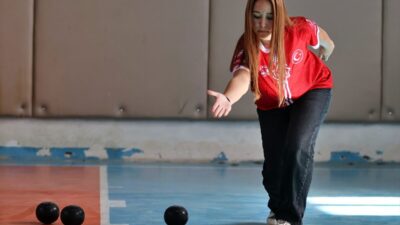 - İrlanda'nın Belfast kentindeki Dünya Tekler Çim Topu Şampiyonası'nda Türkiye'yi