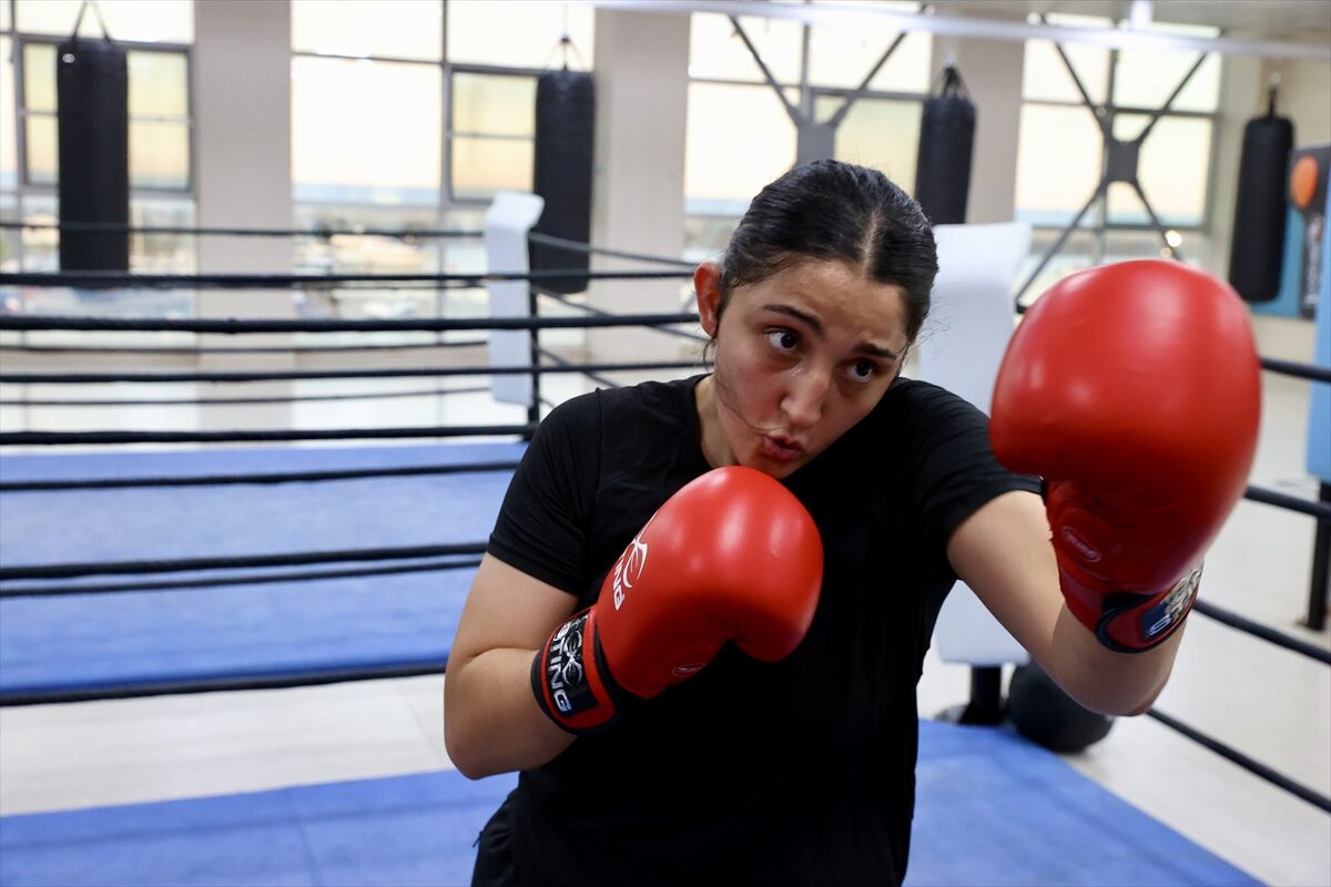 - Trabzon'da Türkiye Olimpiyat Hazırlık Merkezi'nde çalışmalarını sürdüren 19 yaşındaki