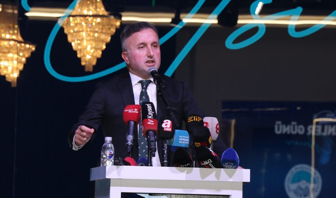 - "Bir zincirin en zayıf halkası o zincirin gücünü gösterir.