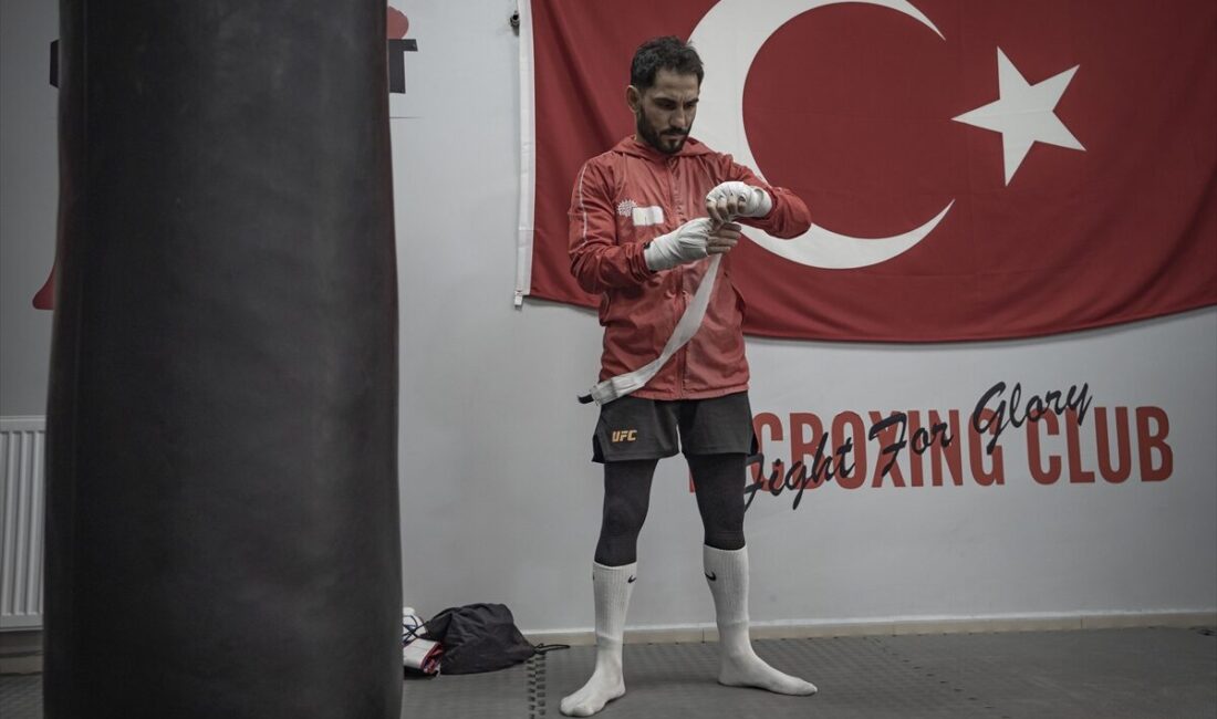 - Avrupa ve dünya şampiyonu milli kick boksçu Emre Karaca,