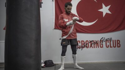 - Avrupa ve dünya şampiyonu milli kick boksçu Emre Karaca,