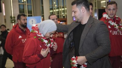 - Türkiye Muaythai Federasyonu Asbaşkanı Hasan Siret Albayrak:
"Milli sporcularımız tarih